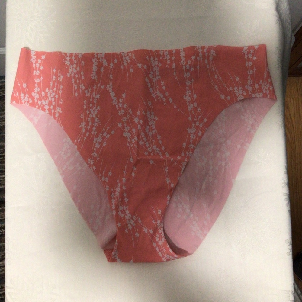 New Victoria’s Secret no show high leg cheeky panty